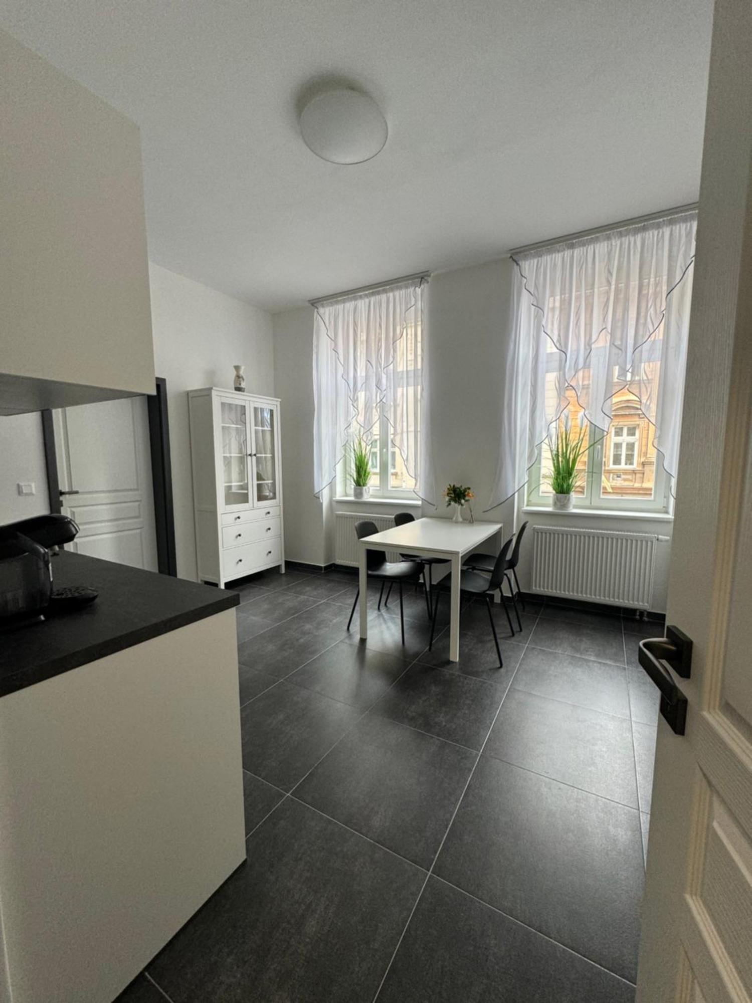 קרלובי וארי Top Class Apartments In Carlsbad Bulharska Street מראה חיצוני תמונה
